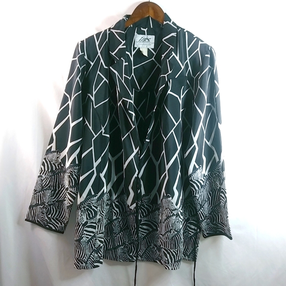 HBS 16 Zebra Wrap Tunic Top Plus - Picture 1 of 10